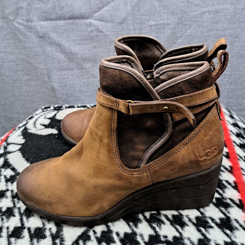 %Size 9 UGG Australia EMALIE Leather Ankle Boots Brown Zip Up / D1